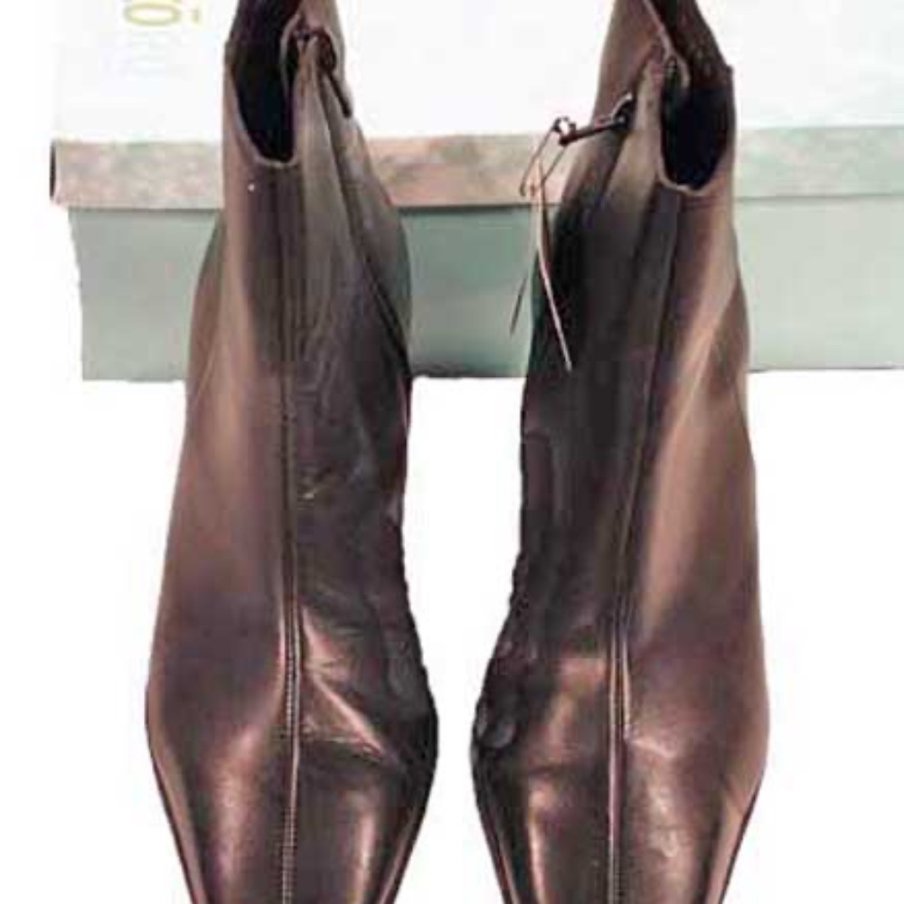BOOTS, LEATHER HIGH HEEL ANKLE HEIGHT, Sz 8B, BLACK, RECTANGULAR HEELS 3 1/8 inc